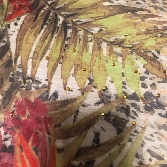 Terra&Sky top, 1X (16W-18W), animal, tropical, floral, multi colored. - Picture 5 of 14